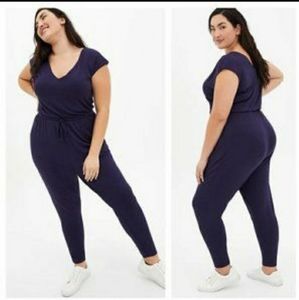 Torris Women’s V-Neck Jumpsuit in Navy